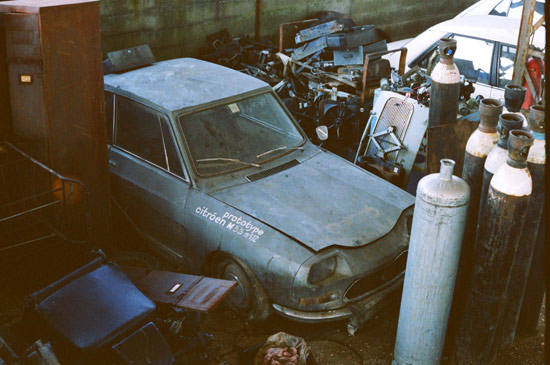 Citroen M35 bij sloperij in Fussy